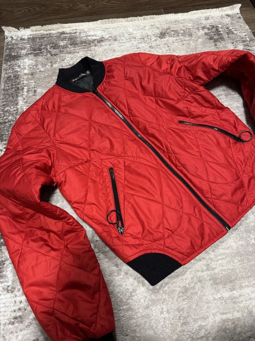 Червона куртка бомбер