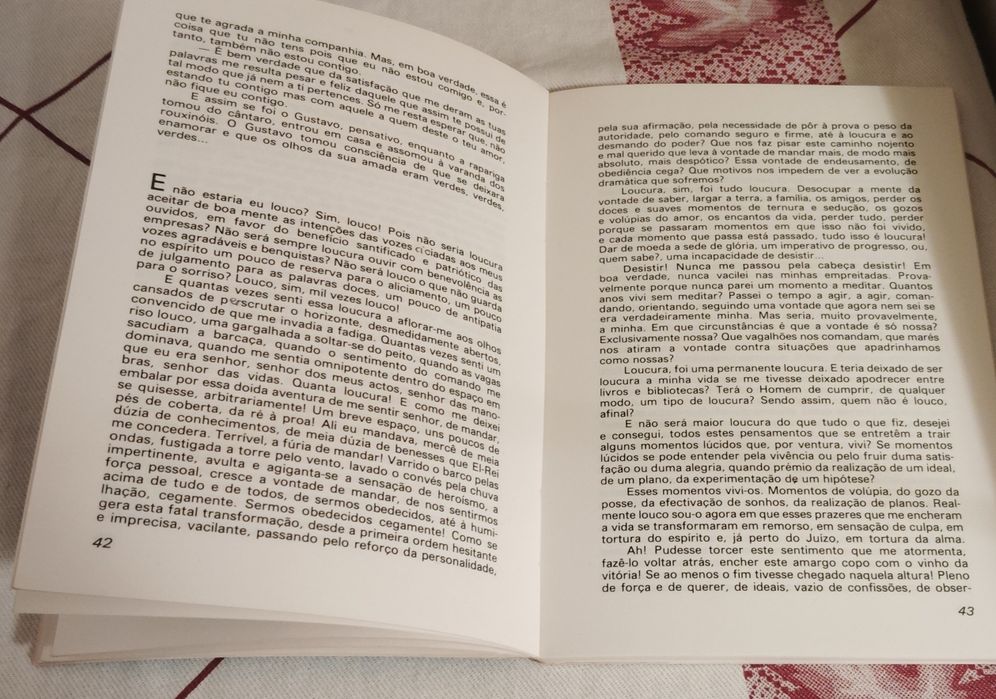 Livro de Romance O Bojador Usado