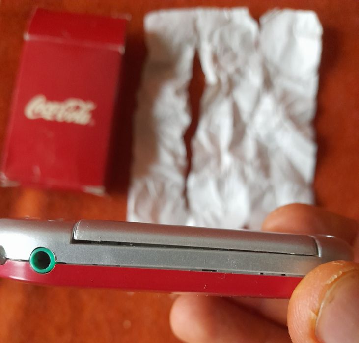 Stare kieszonkowe radio kolekcjonerskie Coca-cola uszkodzone.