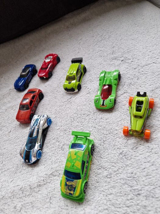 8 samochodzików HOT WHEELS Fast 4wd, Rip Rod, Crescendo,  Pony-Up