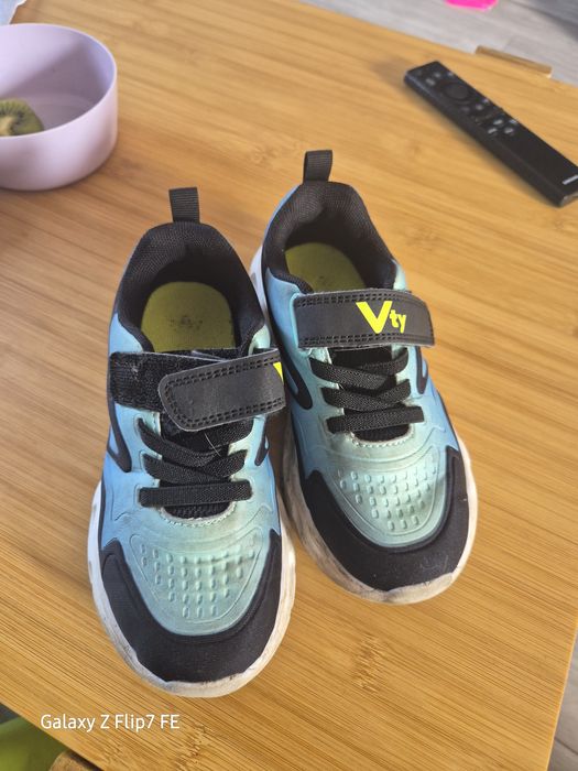 Buty dla chlopca świecące 27