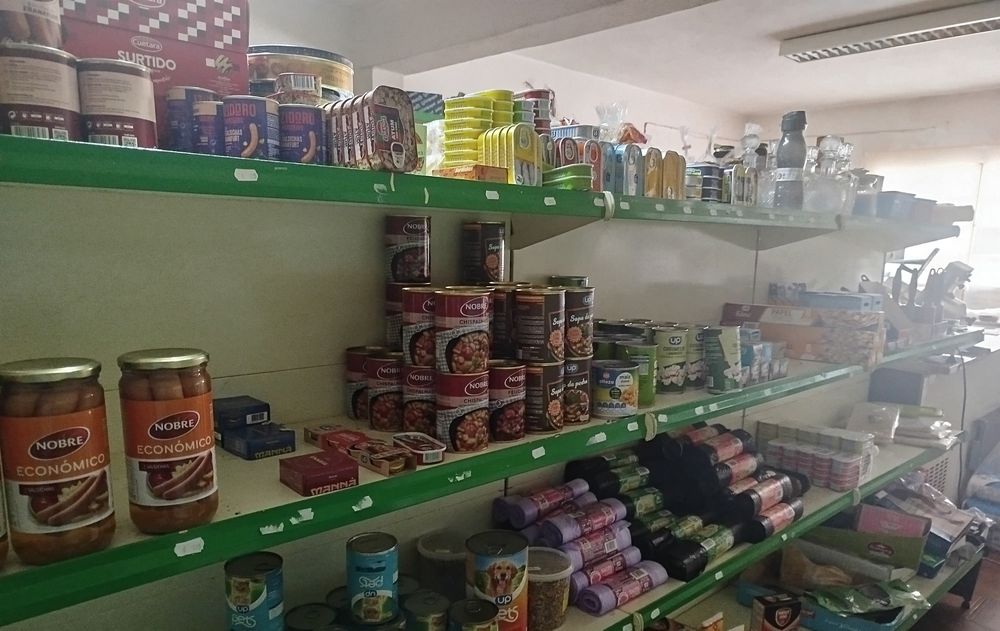 Prateleiras metálicas de comércio