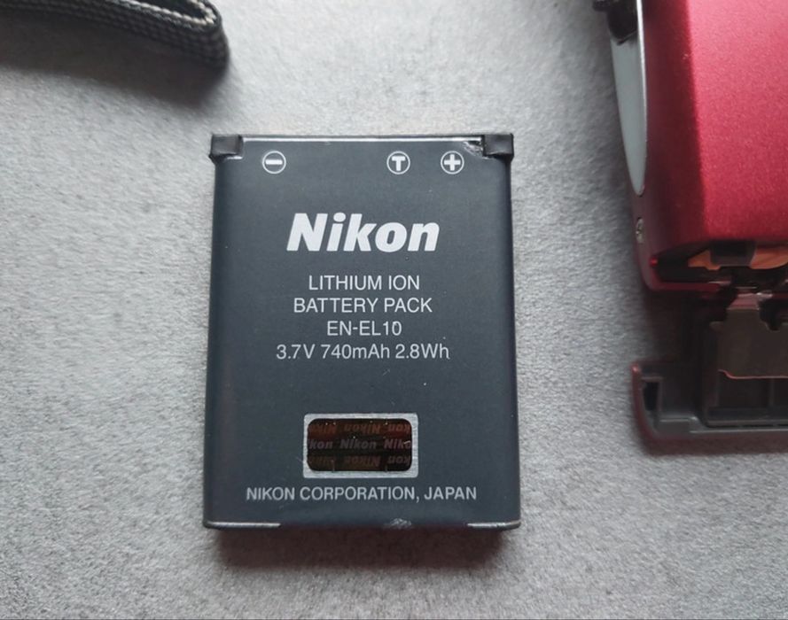 camara nikon vermelha