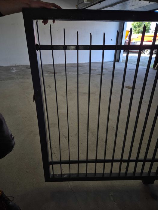 Brama zewnętrzna - stalowa na rolkach