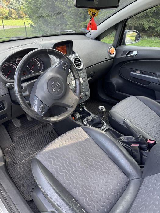 Opel Corsa D 1.2 b/g