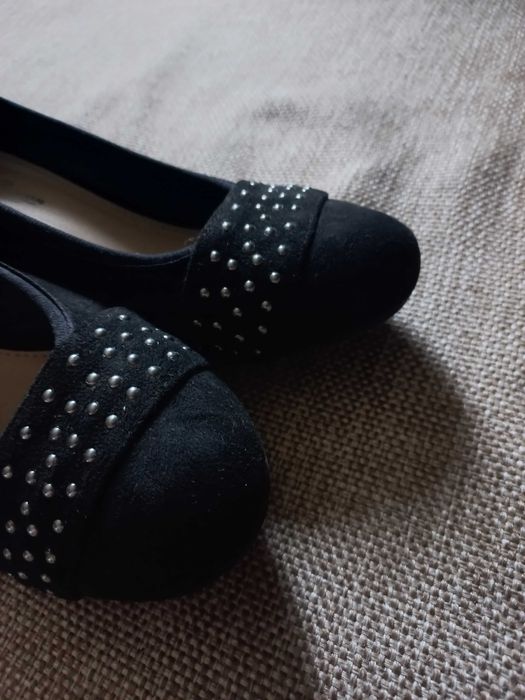Buty czarne na koturnie