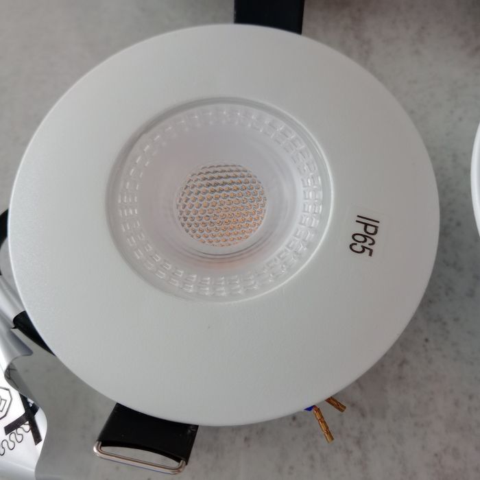 Oprawy wpuszczane oświetleniowe łazienkowe