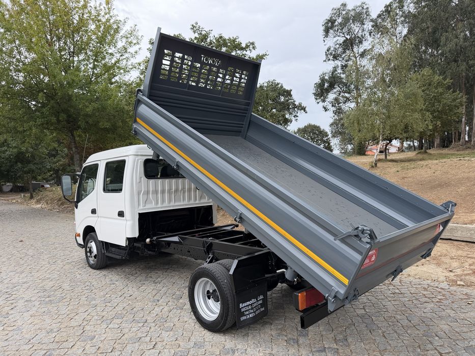 Toyota Dyna 250 TriBasculante 2006