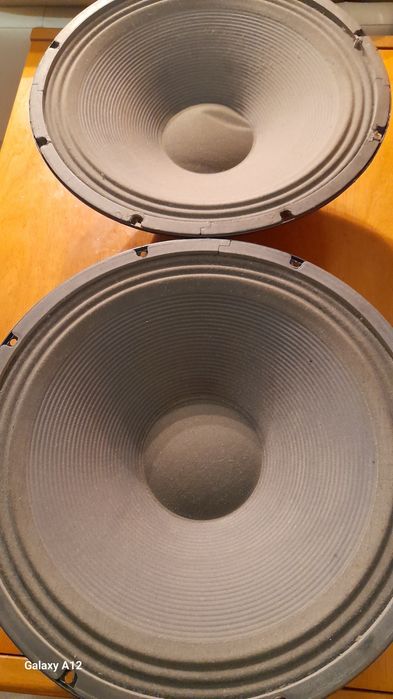 Altifalantes graves JBL