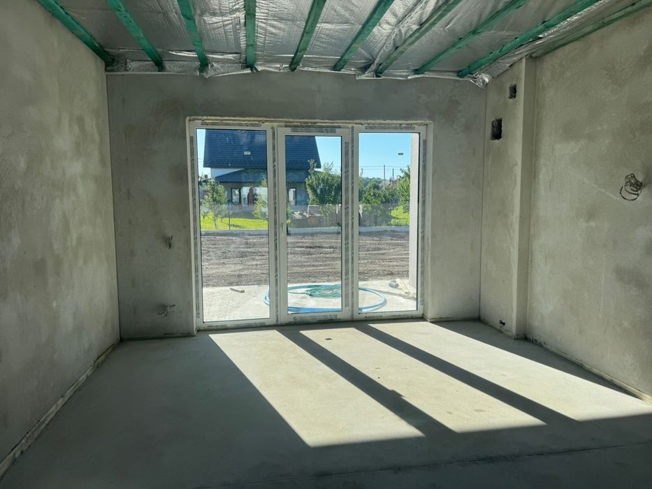 Продам будинок з гаражем на два авто  в селі Боратин