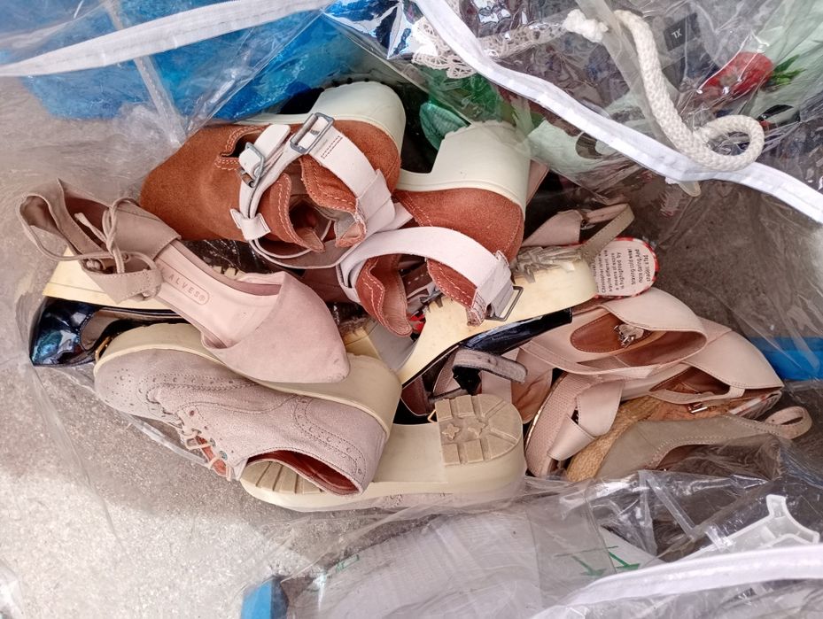 Grande variedade de calçado semi novo 1€ apenas vários tamanhos.