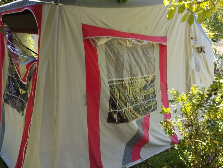 Vende-se atrelado-tenda.