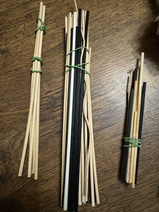 Patyczki i ozdoby rattanowe, czarne, beżowe, zapach