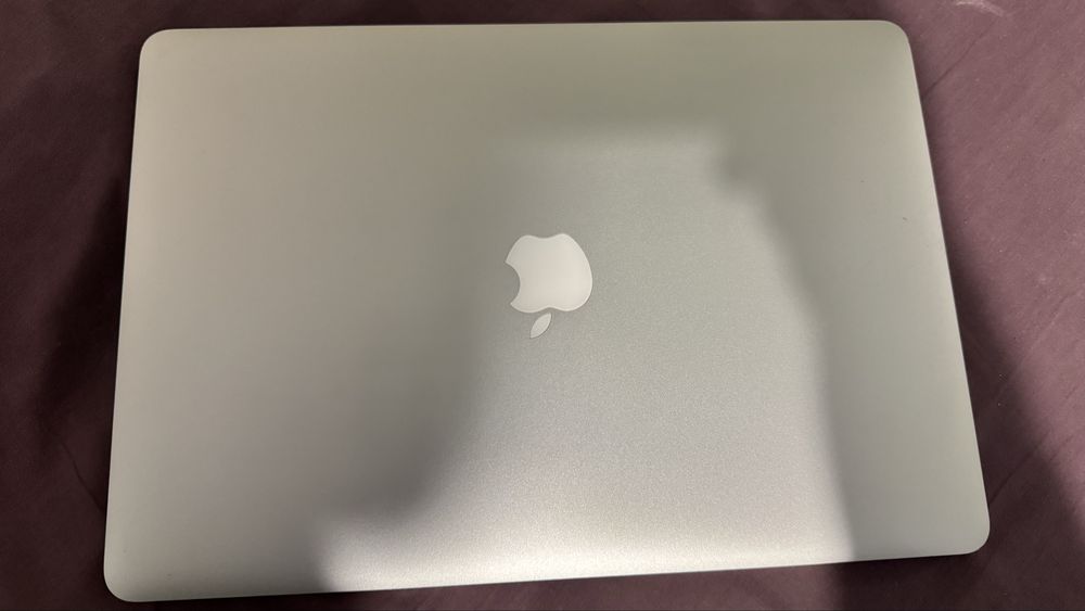 Продам мак бук про на i7 процесорі