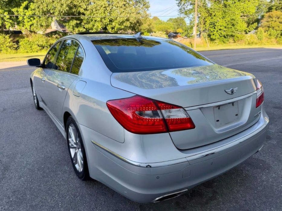 Hyundai Genesis      2012