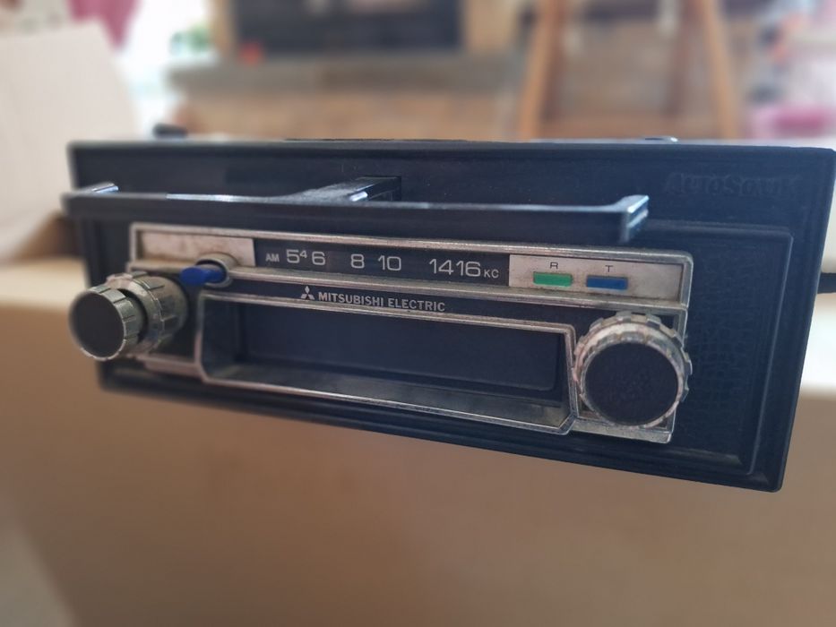 Radio mitsubishi z roku 1970  na duże kasety  dla konesera