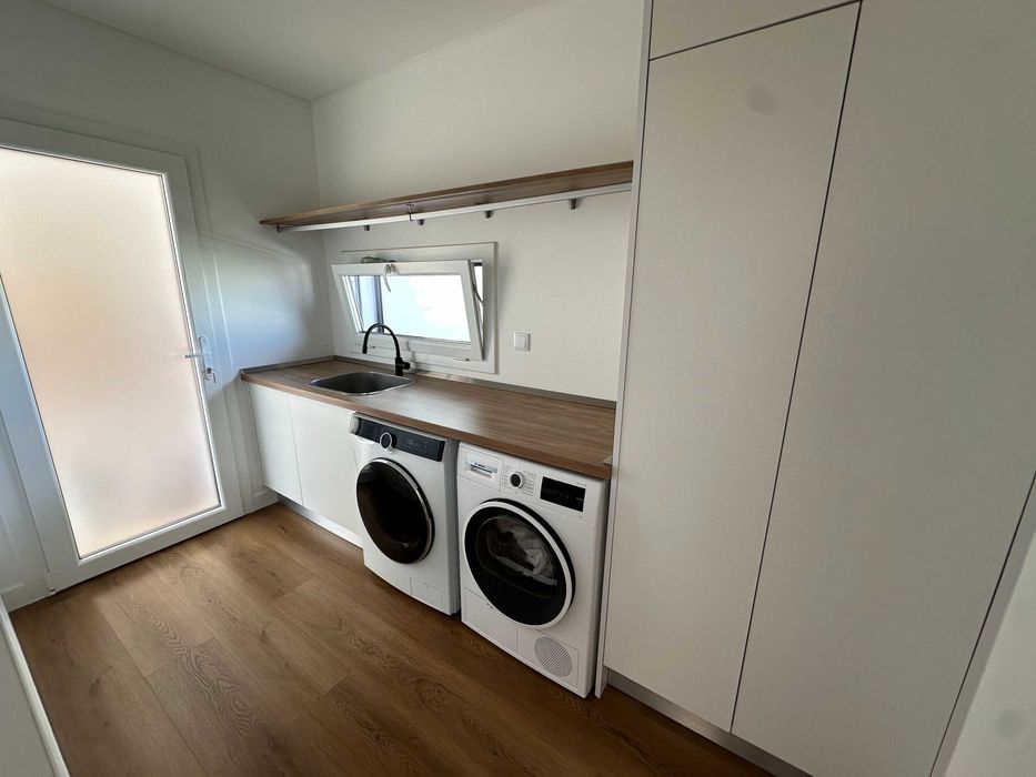 Moradia T4 Nova 2024 com Piscina — Setúbal, 10 min St Peter's School