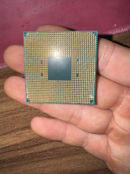 Процесор AMD Ryzen 5 2600 у робочому стані.