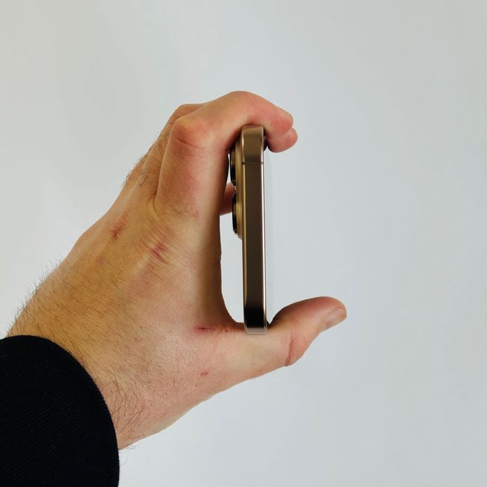 16 Pro Max 256GB eSIM Desert Titanium