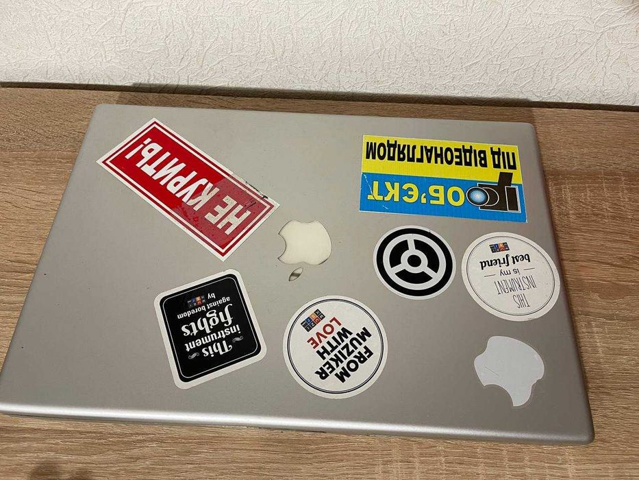 MacBook Pro 15 дюймів 2,2