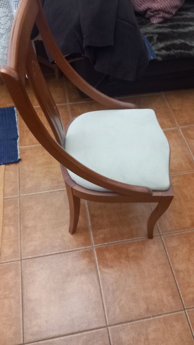 Mesa de sala com 4 cadeiras