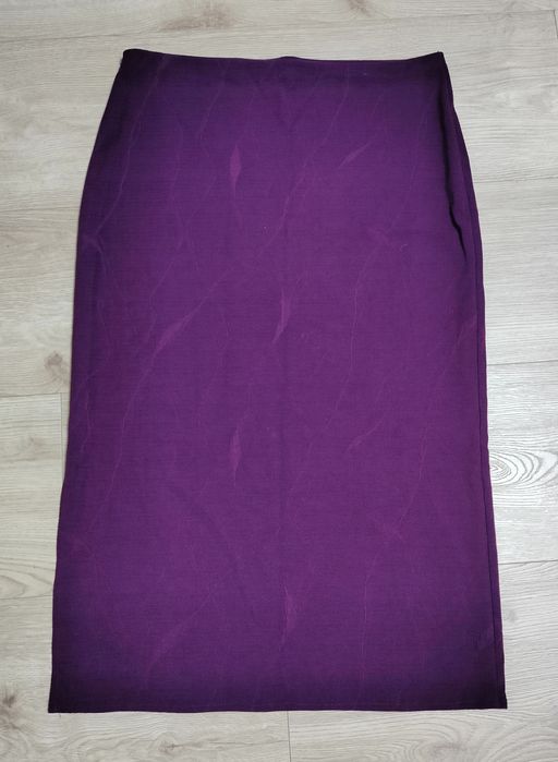 Spódnica MIDI z dzianiny ze wzorem 42/44 z rozcięciem fioletowa