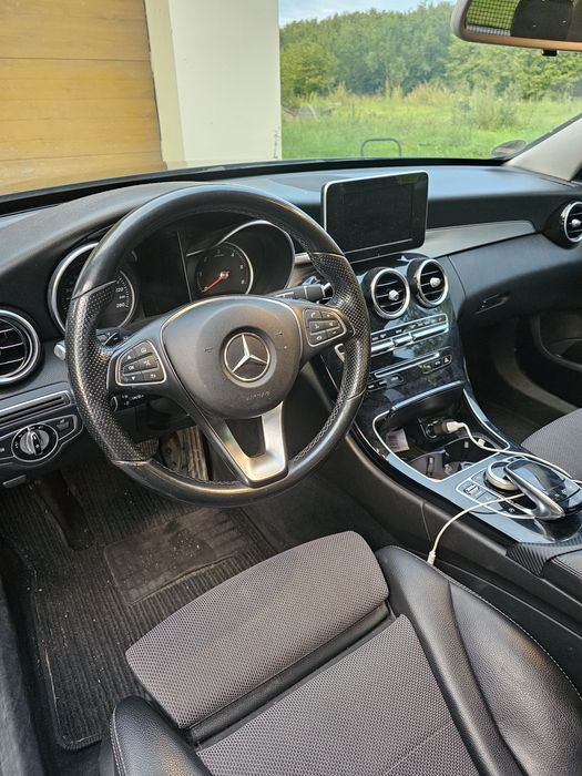 Mercedes w205 1.6 d 2015r  136 koni 7 biegów automat