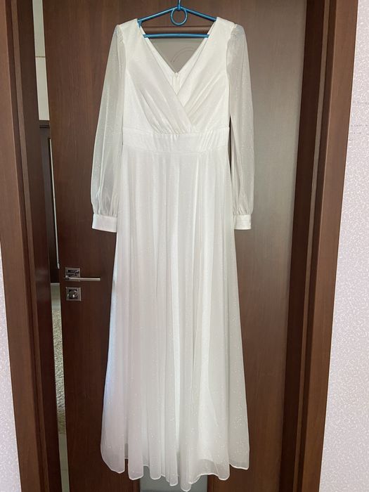 Святкова сукня з сяючої тканини