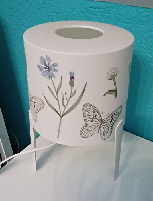 Lampka nocna kwietno-motylkowa