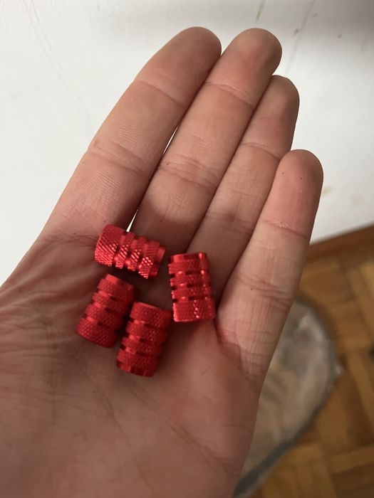 Tampas de camera de ar personalizadas vermelhas