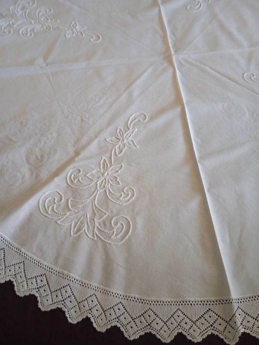 Toalha de renda de bilros bordada
