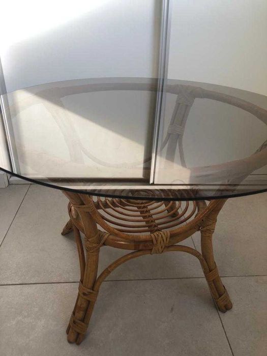 “mesa”  de vidro e rattan natural só estrutura
