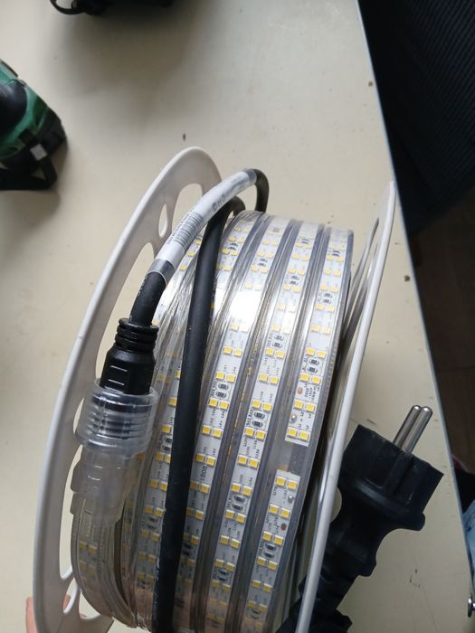 SETO LED SNAKE 25/300 
SPRZEDAM
NOWA NIE UŻYWANA profesjonalna, przemysłowa taśma budowlana SETO LED SNAKE 25/300 niemieckiego SETOLITE 

600 zł