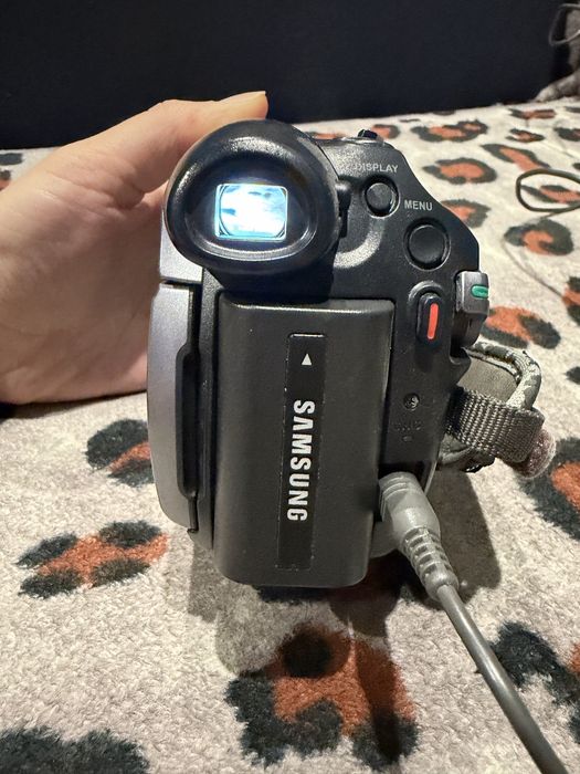 Видеокамера Samsung VP-D375W