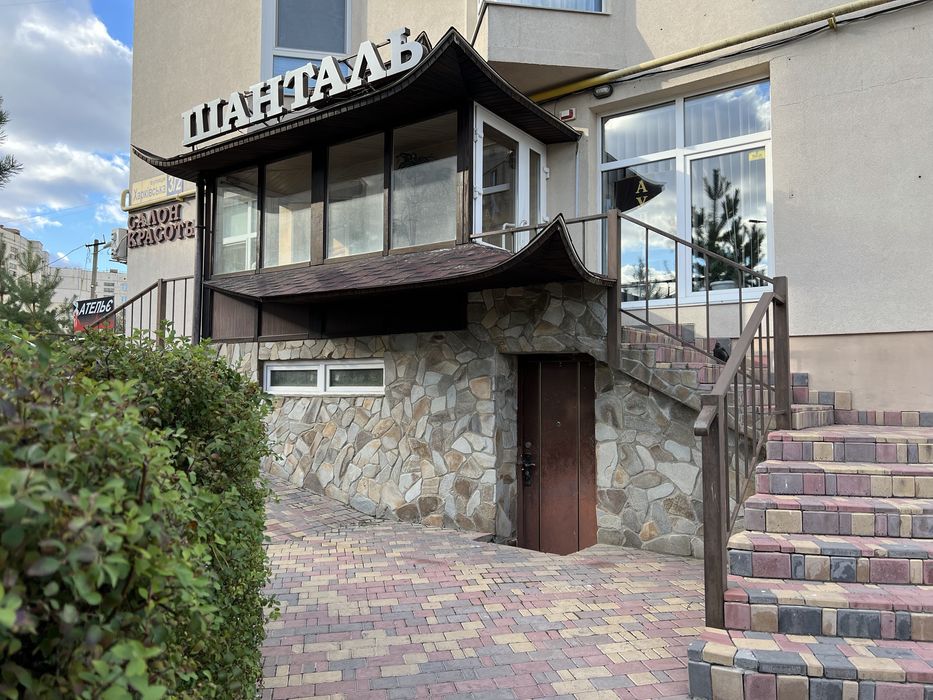 Здаються в оренду місця в діючому салоні краси