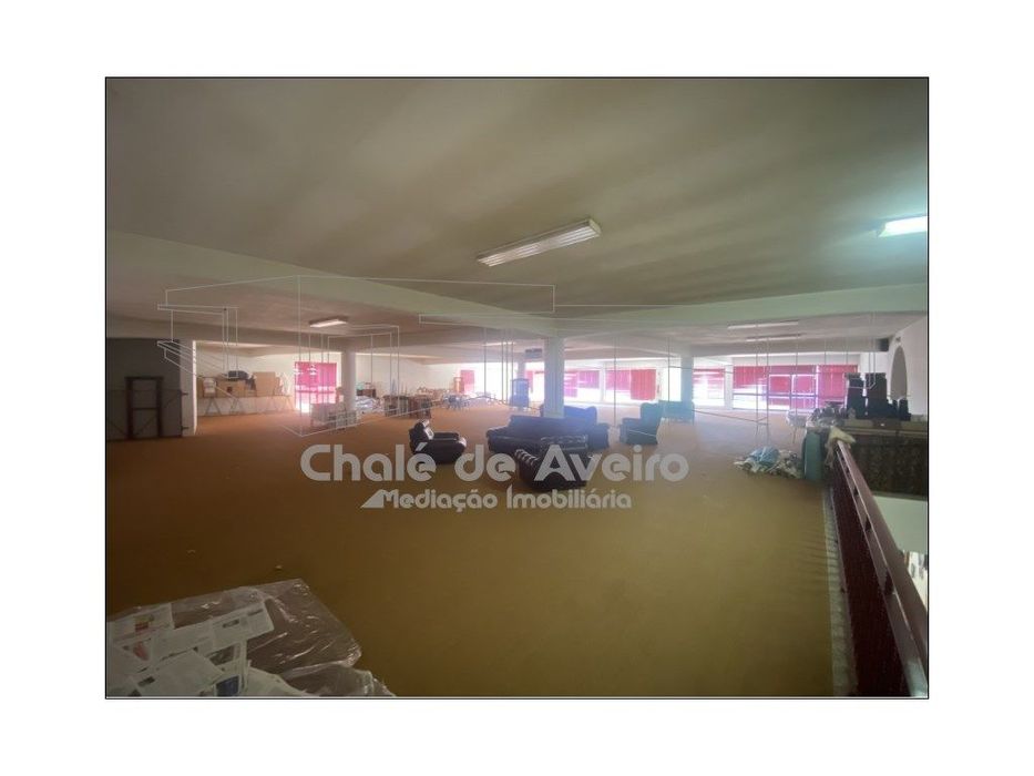 Espaço comercial R/C e 1º andar e (garagem fechada)