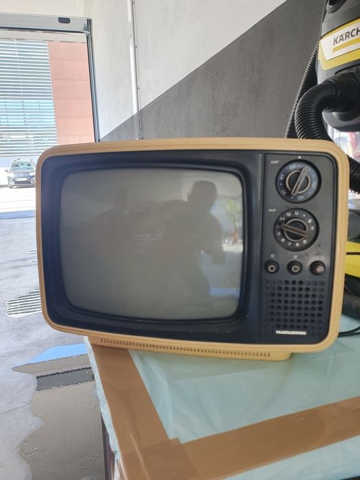 Tv Antiga para decoração.