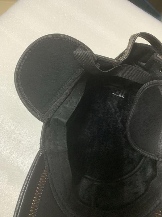 Зимова кепка шкіряна з вушками