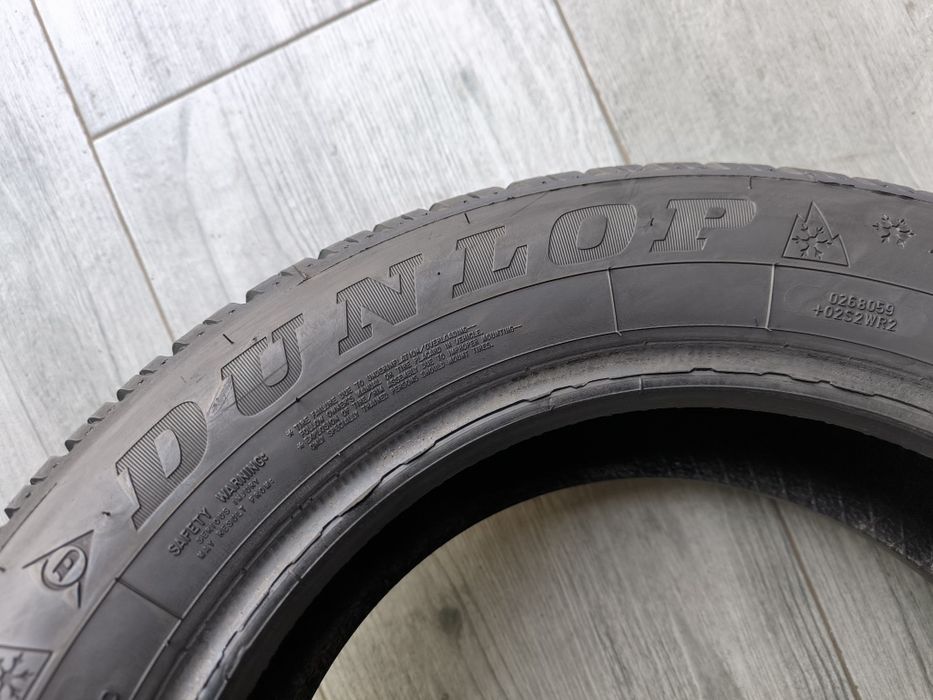 Opony zimowe Dunlop 165/70R14. 7.5 mm