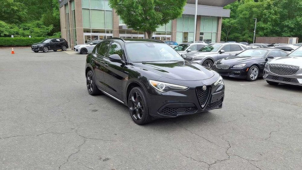 Alfa Romeo Stelvio Veloce      2023