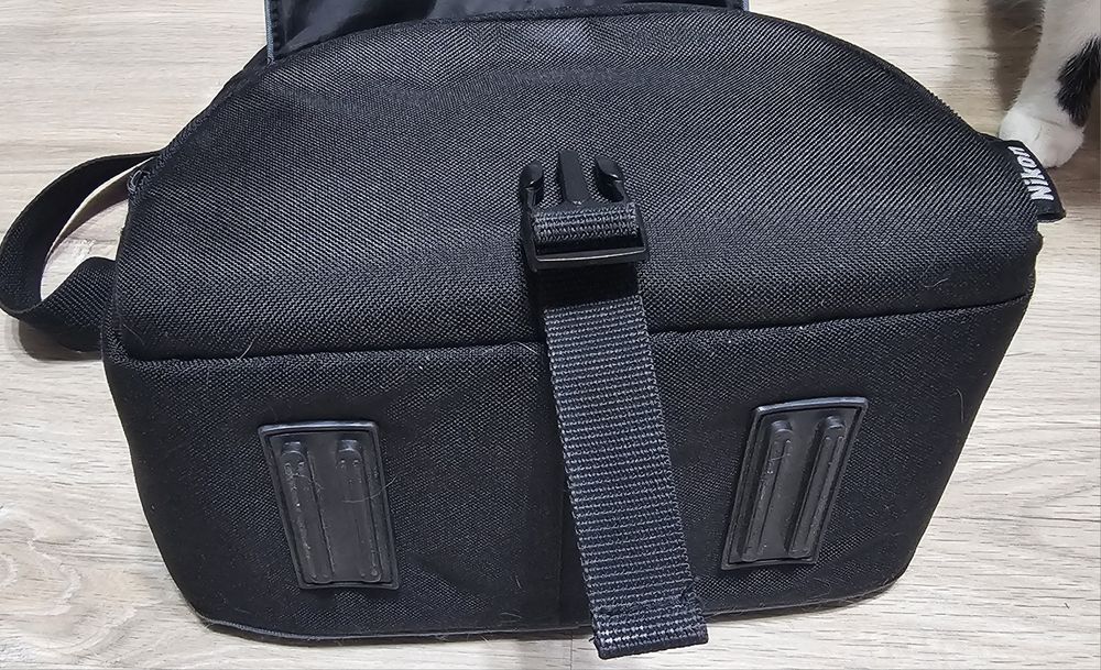 Сумка для фотоапарата Nikon CF-EU04