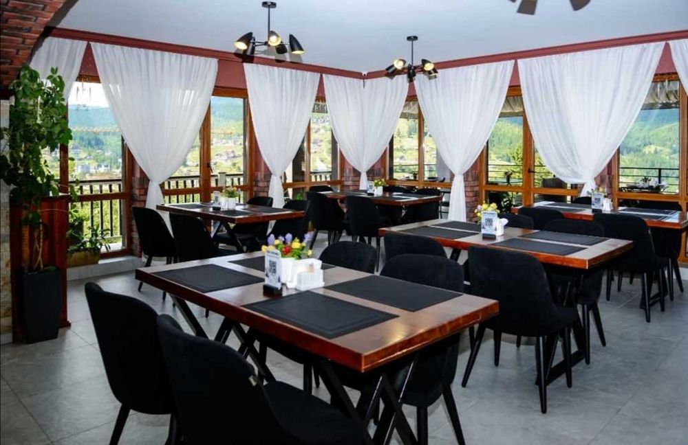 Діючий готель-ресторан в Поляниці