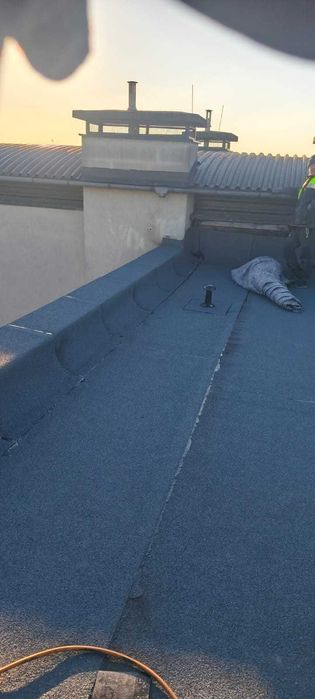 Odśnieżanie i naprawa dachów