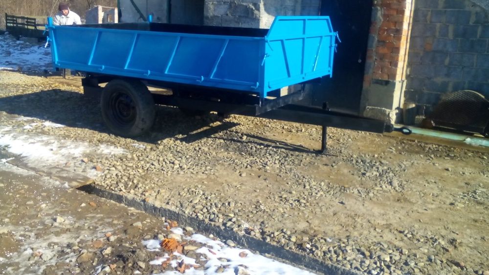 продаж прицепів .