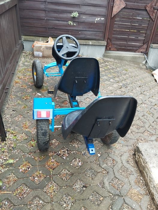 Gokart dwuosobowy dla dziecka i osoby dorosłej.