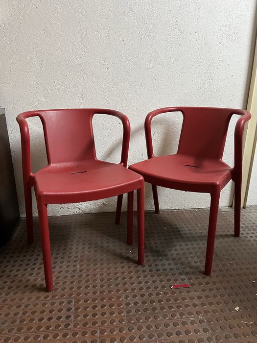 2 cadeiras de esplanada vermelhas