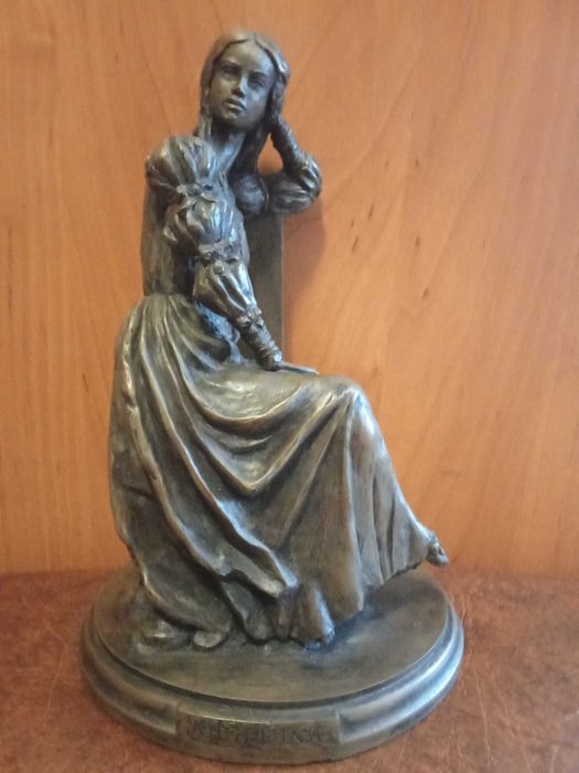 скульптура девушка