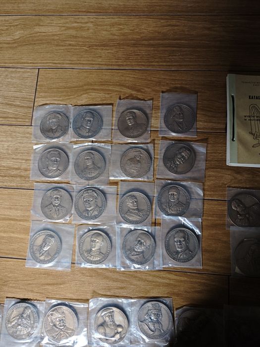 Medale pamiątkowe wybitni wodzowie rok 1990  (inne) plus katalog