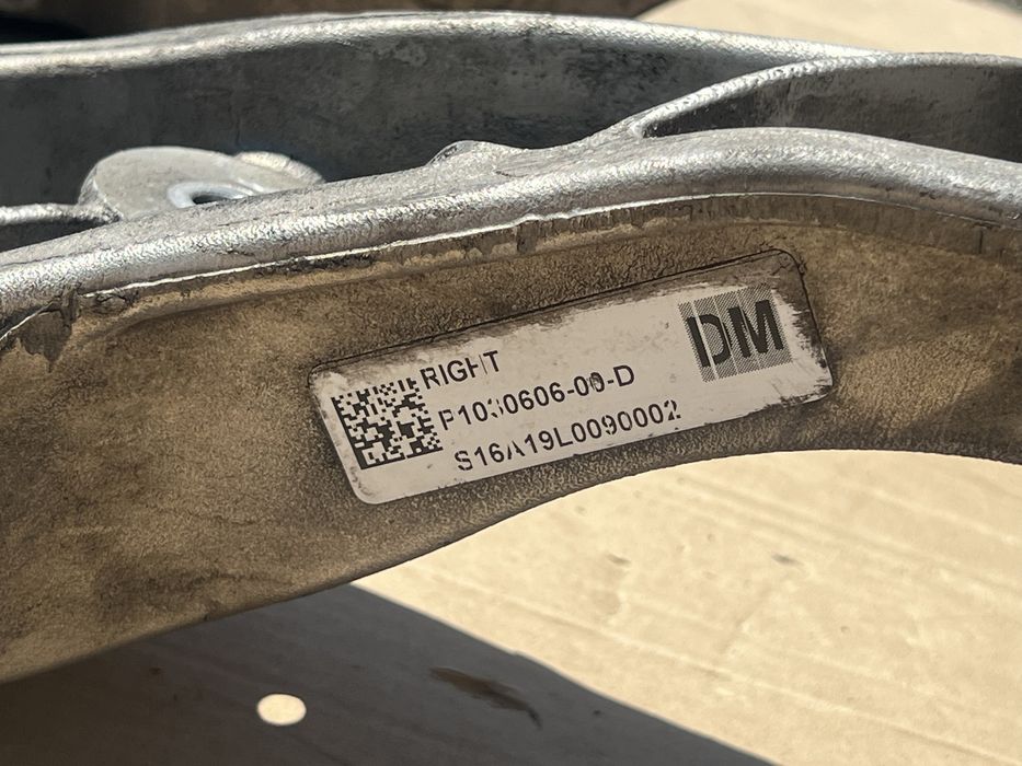 Цапфа, поворотний кулак Tesla model S rest передня права