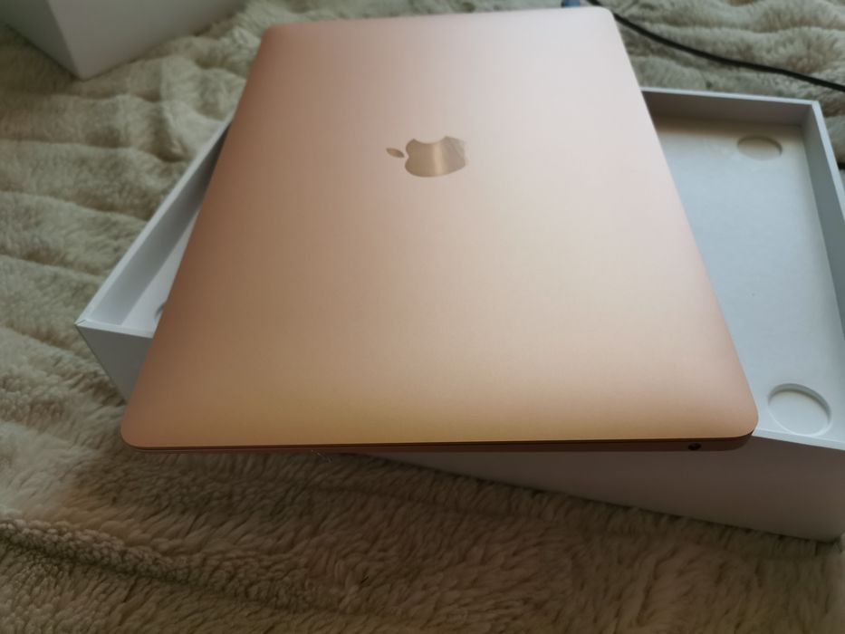 Laptop macbook air Gold tylko 68 cykli jak nowy